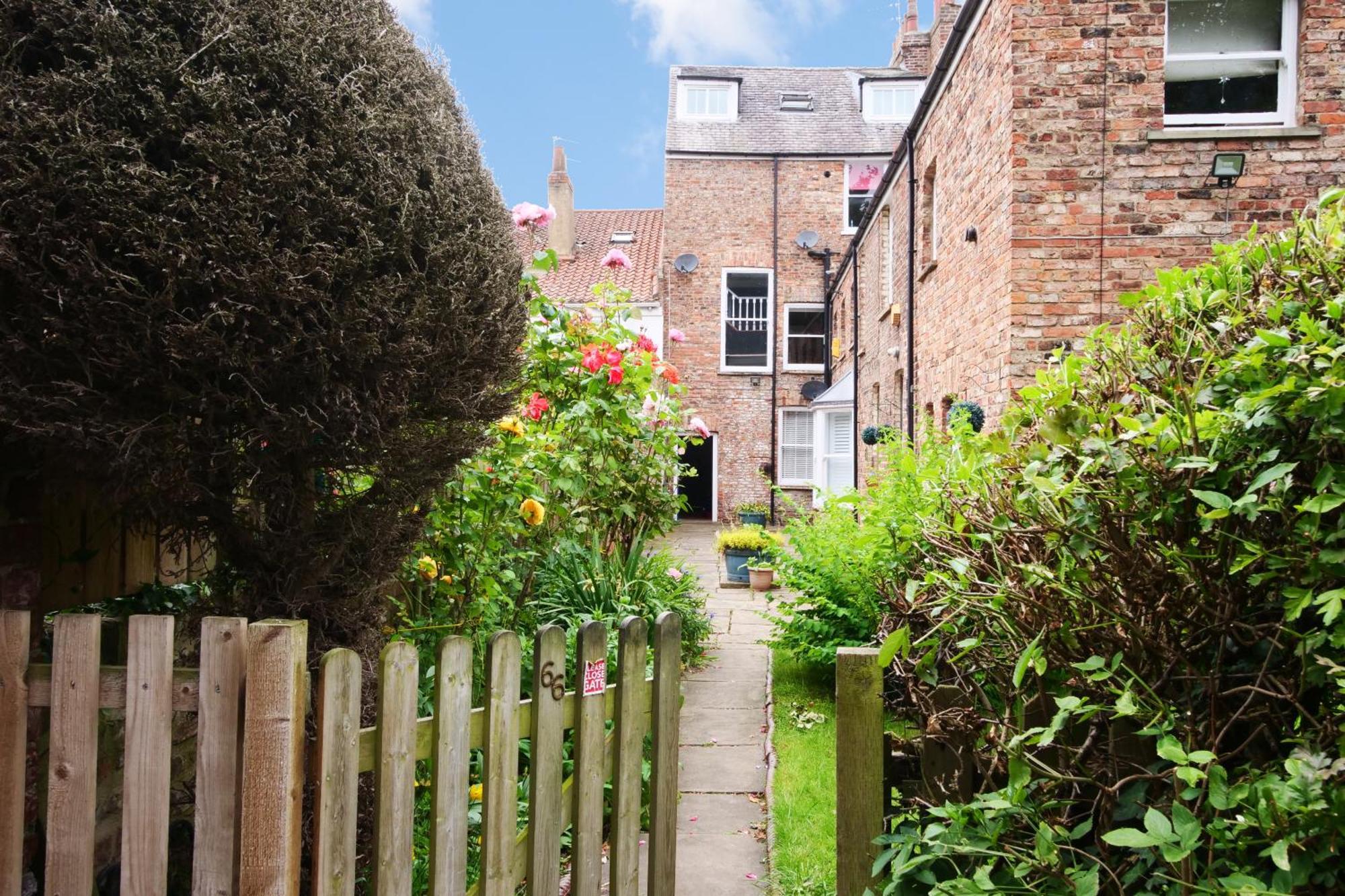 Fifth Quarter Apartment With Free Parking ヨーク エクステリア 写真