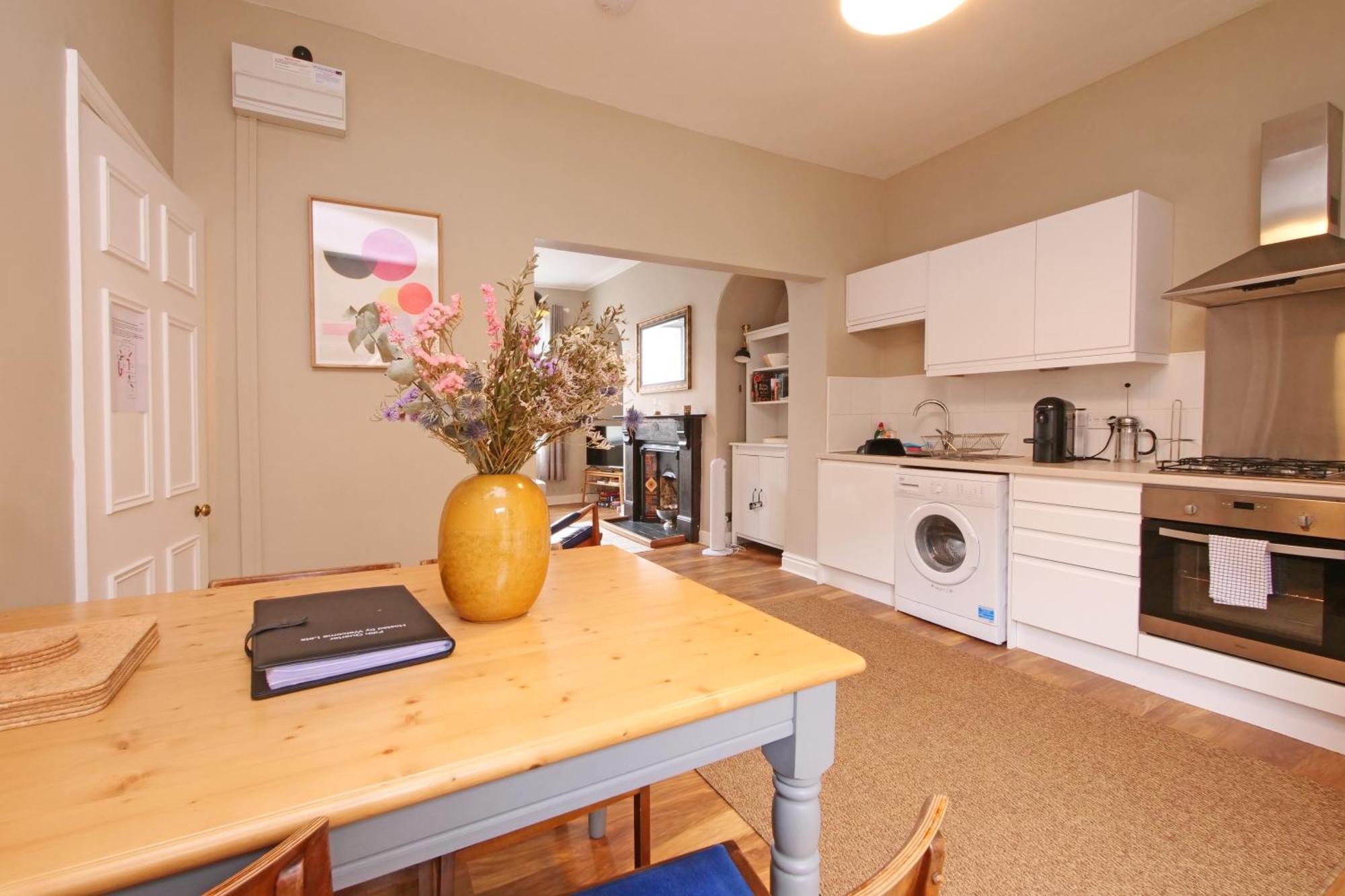 Fifth Quarter Apartment With Free Parking ヨーク エクステリア 写真